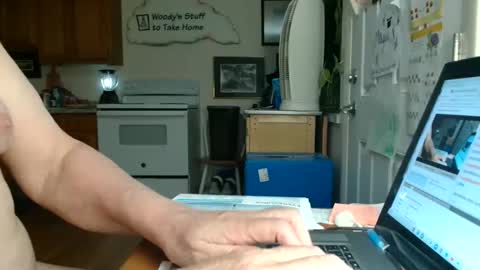 hunglikeahorse063790 online show from 21, 4, 2026