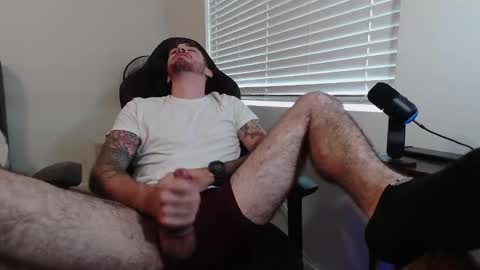 hungmtnman2256 online show from 15, 12, 2024