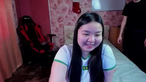 Snapshot of hungrybunny999 chatting on 20, 12, 2025 Nancy and Robert online show from 20, 12, 2025