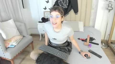 hunter exe  online show from 19, 4, 2026