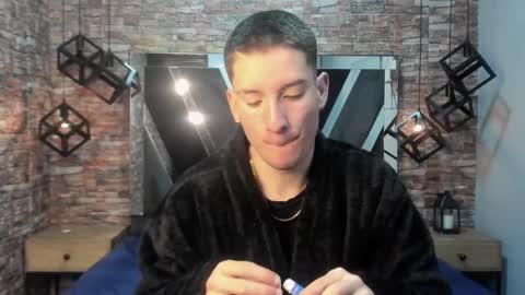 Snapshot of hunterheat_ chatting on 4, 12, 2025 hunterheat_ online show from 4, 12, 2025