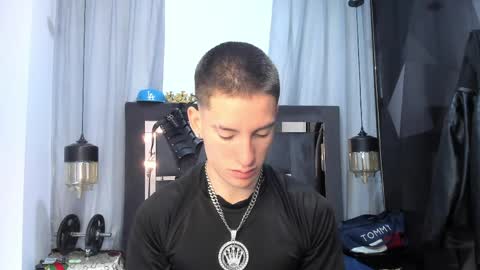 Snapshot of hunterheat_ chatting on 12, 4, 2026 hunterheat_ online show from 12, 4, 2026