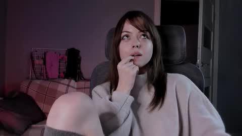 Miley. PVT open i have extra prices on nude show  online show from 29, 11, 2025