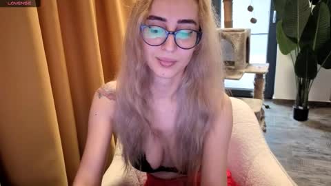 Emma Ava online show from 17, 9, 2025