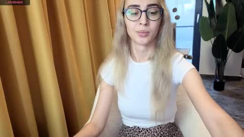 Emma Ava online show from 10, 10, 2025