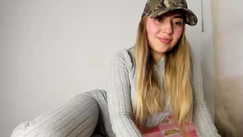 Snapshot of hyunjooo chatting on 17, 9, 2025 Hyun Joo online show from 17, 9, 2025