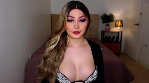 QUEEN SUSSIE BROWN online show from 18, 12, 2025