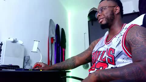 Mr H Independent model online show from 22, 9, 2025