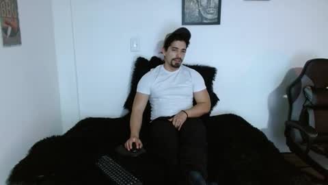 Snapshot of ian_davis chatting on 17, 11, 2025 Ian Davis online show from 17, 11, 2025