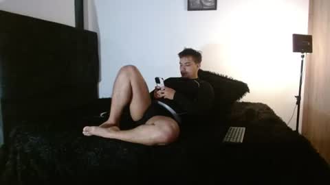 Ian Davis online show from 5, 8, 2026