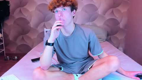 Snapshot of ian_flor chatting on 17, 12, 2025 Ian Flor online show from 17, 12, 2025