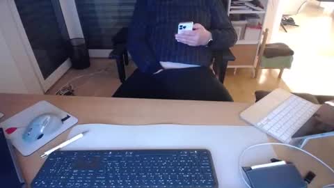 iandy12 online show from 12, 4, 2026