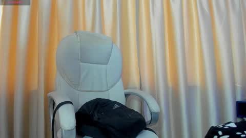 Snapshot of iangel_ chatting on 6, 10, 2025 ian online show from 6, 10, 2025