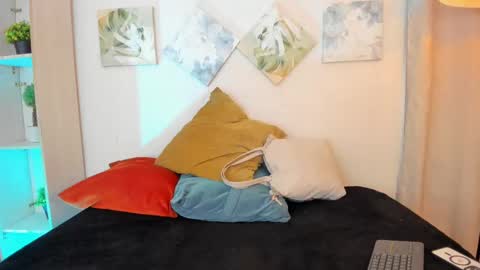 Snapshot of iangel_ chatting on 6, 11, 2025 ian online show from 6, 11, 2025