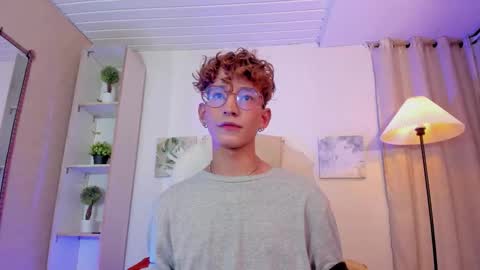 Snapshot of iangel_ chatting on 2, 12, 2025 ian online show from 2, 12, 2025