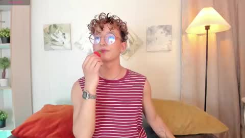 Snapshot of iangel_ chatting on 16, 12, 2025 ian online show from 16, 12, 2025