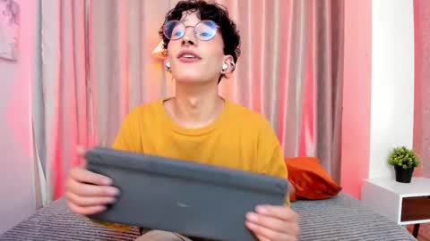 Snapshot of iangel_ chatting on 4, 3, 2026 ian online show from 4, 3, 2026