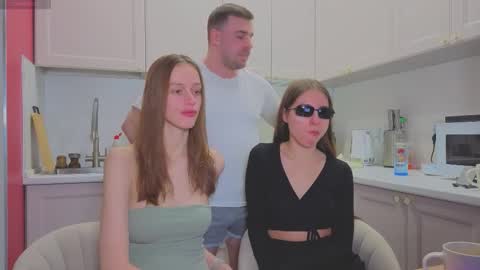 Julia and Mira online show from 21, 11, 2025