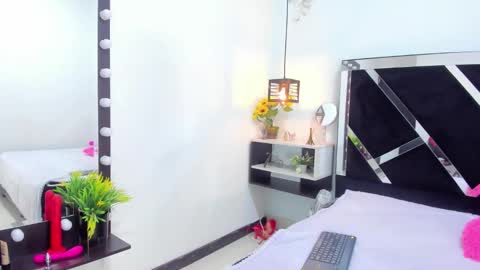 Isabella online show from 25, 9, 2025