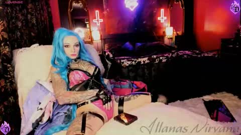 Snapshot of illanasnirvana chatting on 10, 11, 2025 IllanasNIrvana online show from 10, 11, 2025