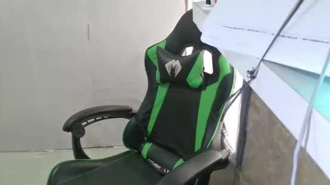 Snapshot of ilove_squirting18 chatting on 9, 10, 2025 KATRINA online show from 9, 10, 2025