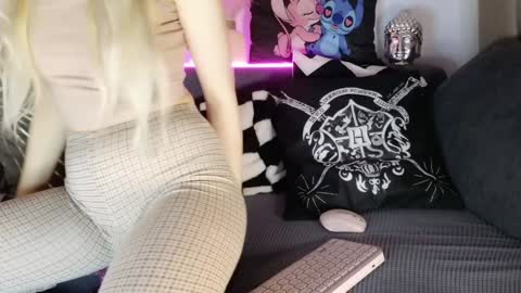 nicollee online show from 5, 2, 2025