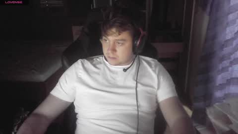 Snapshot of iloveyoutoo2000 chatting on 1, 1, 2025 iloveyoutoo2000 online show from 1, 1, 2025