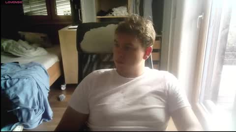 Snapshot of iloveyoutoo2000 chatting on 18, 9, 2025 iloveyoutoo2000 online show from 18, 9, 2025