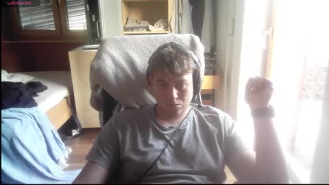 Snapshot of iloveyoutoo2000 chatting on 2, 10, 2025 iloveyoutoo2000 online show from 2, 10, 2025