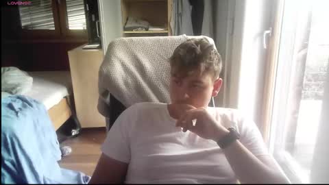 Snapshot of iloveyoutoo2000 chatting on 4, 10, 2025 iloveyoutoo2000 online show from 4, 10, 2025