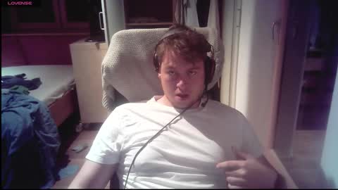 Snapshot of iloveyoutoo2000 chatting on 8, 10, 2025 iloveyoutoo2000 online show from 8, 10, 2025