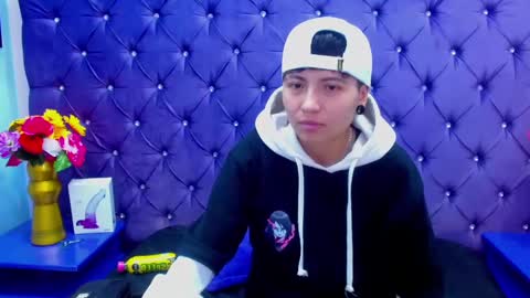 Snapshot of im_mathias chatting on 12, 1, 2025 mathias online show from 12, 1, 2025