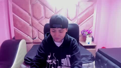 Snapshot of im_mathias chatting on 15, 1, 2025 mathias online show from 15, 1, 2025