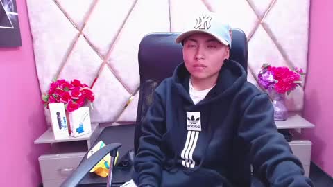 Snapshot of im_mathias chatting on 8, 2, 2025 mathias online show from 8, 2, 2025