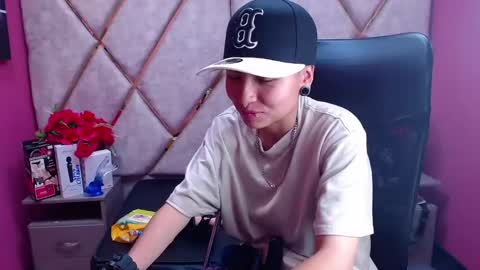 Snapshot of im_mathias chatting on 12, 2, 2025 mathias online show from 12, 2, 2025