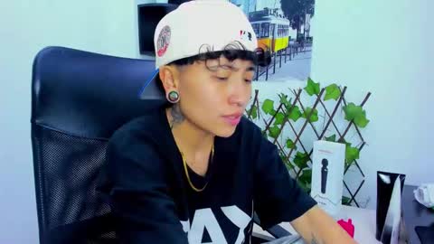 Snapshot of im_mathias chatting on 9, 11, 2025 mathias online show from 9, 11, 2025