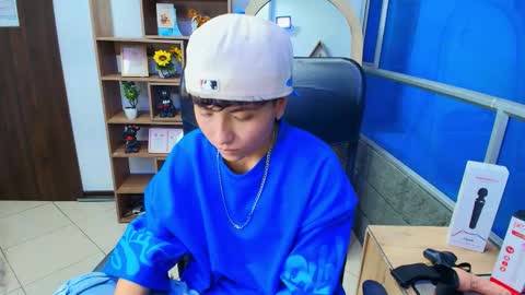 Snapshot of im_mathias chatting on 29, 11, 2025 mathias online show from 29, 11, 2025