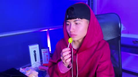 Snapshot of im_mathias chatting on 19, 12, 2025 mathias online show from 19, 12, 2025