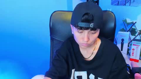 Snapshot of im_mathias chatting on 21, 12, 2025 mathias online show from 21, 12, 2025