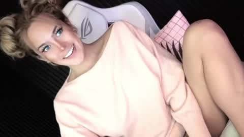 Candy Moore online show from 29, 4, 2026