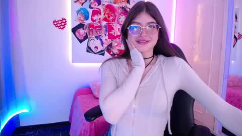 Snapshot of imchloe_ chatting on 8, 9, 2025 Chloe online show from 8, 9, 2025