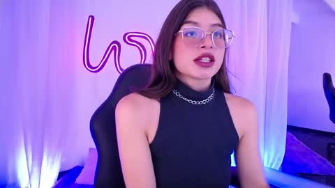 Snapshot of imchloe_ chatting on 14, 10, 2025 Chloe online show from 14, 10, 2025