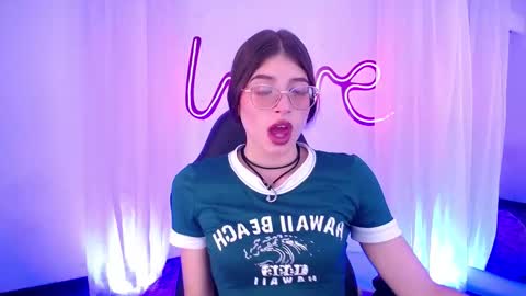 Snapshot of imchloe_ chatting on 15, 10, 2025 Chloe online show from 15, 10, 2025