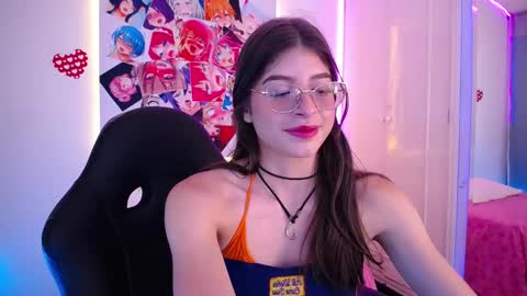 Snapshot of imchloe_ chatting on 22, 10, 2025 Chloe online show from 22, 10, 2025