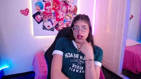 Snapshot of imchloe_ chatting on 23, 10, 2025 Chloe online show from 23, 10, 2025