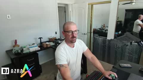 DJ Azra online show from 2, 3, 2025