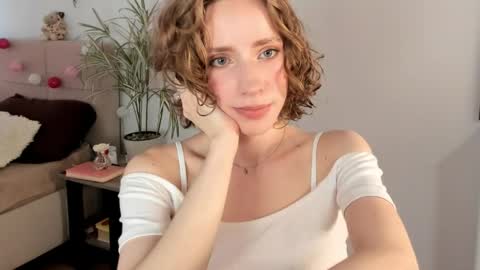 Snapshot of imogensy chatting on 3, 6, 2026 my name Imo Fansly online show from 3, 6, 2026