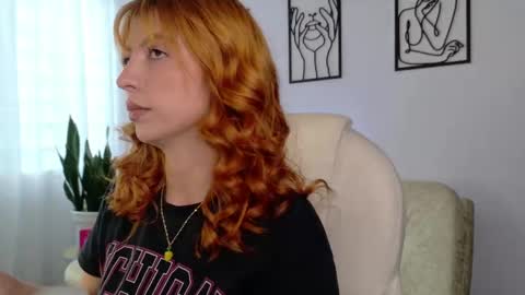 Snapshot of imsiennabellucci chatting on 15, 9, 2025 Sienna online show from 15, 9, 2025