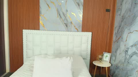 LITTLE AINHOA  online show from 18, 12, 2024