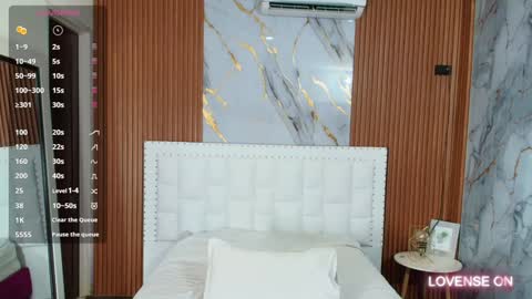 LITTLE AINHOA  online show from 20, 12, 2024